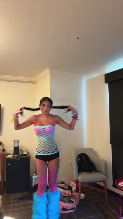c0be0615abdacb08d84931ab163a288e56d10524dc004c8a66fccdccfbb10464 thumbnail